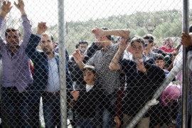 وزير يوناني يتهم أوروبا بـ”النفاق” في ملف اللاجئين