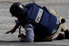 “لم يُحاسب أحد”.. تقرير يوثق الانتهاكات بحق إعلاميي سوريا