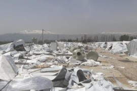 الأمن اللبناني يهدم مخيماً للاجئين السوريين ويعتقل عدداً من سكانه