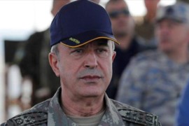 توجه وزير الدفاع التركي خلوصي أكار، برفقة قادة الجيش، إلى الحدود السورية.