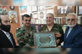 إيران تكرم “جزار بانياس” بوسام شرف وتمنحه لقب “قائد المقاومة السورية”