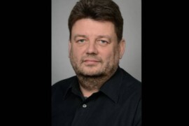 ستيني يسعى لإسقاط بشار الأسد ومحاكمة ضباطه.. من هو؟