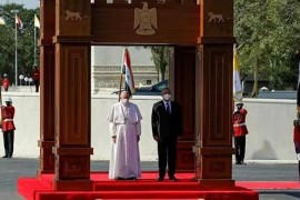 بابا الفاتيكان يطالب المجتمع الدولي بالعمل على تعزيز السلام في العراق وكل الشرق الأوسط .