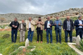 وفد من قيادة رابطة المستقلين الكرد السوريين يزور أضرحة شهداء مجزرة برج عبدالو .