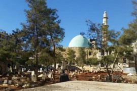 بعد أن حرموا الدفن في مقبرة نظامية.. النظام السوري يزيل رفات ضحاياه في حلب