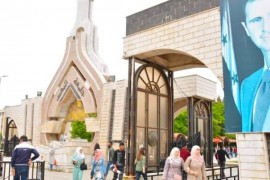 ميليشيات النظام تجبر الطلاب في جامعة حمص بالخروج في مسيرات مؤيدة لبشار الاسد .