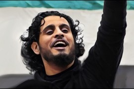 عامان على رحيل أيقونة الثورة السورية عبد الباسط الساروت ومايزال صوته في قلوب السوريين .