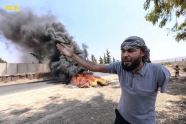 لليوم الثاني.. مظاهرات أمام النقاط التركية في جبل الزاوية بريف إدلب