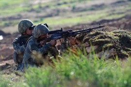 وزارة الدفاع التركية تعلن مقتل  سبعة إرهابيين من ميليشيات pyd_pkk في  منطقتي نبع السلام ودرع الفرات شرق سورية .
