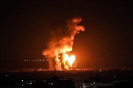 الجيش الاسرائيلي يستهدف مبنى في محيط العاصمة السورية دمشق .