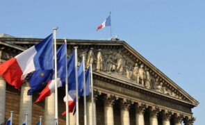 عل خطى المانيا ….فرنسا تبدأ محاكمة شخص بتهمة دعم قوات تنظيم الأسد الأرهابي .
