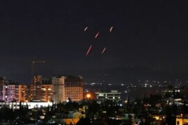 قصف إسرائيلي على مدينة مصياف يوقع العديد من القتلي والجرحى في صفوف تنظيم الأسد الأرهابي .