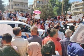 ميليشيات pyd_pkk تفرق مظاهرة قوى المجتمع المدني في مدينة القامشلي تنديدا بإغلاق المعاهد والمدارس الخاصة .