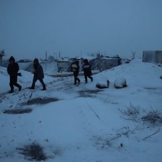 عاصفة ثلجية تخلف أضراراً في مخيمات الشمال السوري
