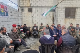 وفد من رابطة المستقلين الكرد السوريين برفقة ممثلي فيالق الجيش الوطني يقدمون العزاء إلى ذوي الشهداء .