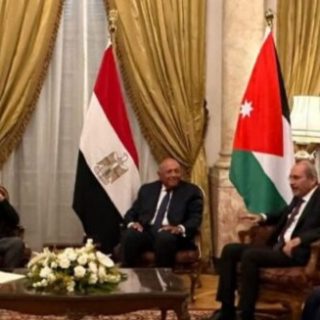 الشرق الأوسط: نظام الأسد يرفض الجهود العربية للحل في سوريا والمحادثات معه “طبخة بحص”