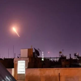 الطيران الحربي الاسرائيلي يستهدف مواقع عسكرية  ومطار  دمشق .