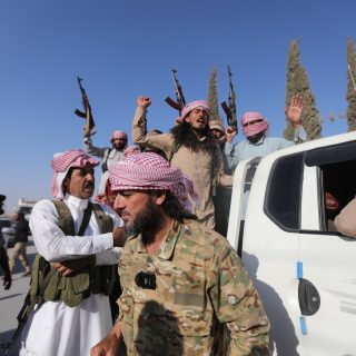 قوات العشائر تكثف من عملياتها ضد مواقع ميليشيات قسد الإرهابية  في دير الزور