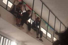 احتجاجا على تسليم سجين لتنظيم الاسد الارهابي .. سجناء سوريون في لبنان يهددون بشنق أنفسهم.