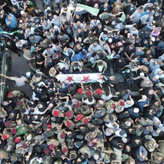 وفد من رابطة المستقلين الكرد السوريين  يشارك مراسيم دفن رائد الفضاء السوري واللواء محمد الفارس .